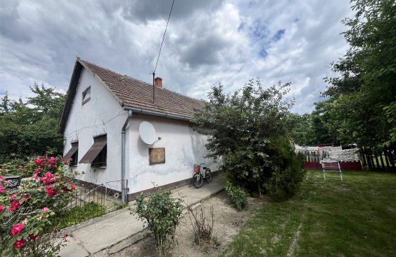 Zsadányban tégla építésű jó állapotú 2 szobás családi ház eladó