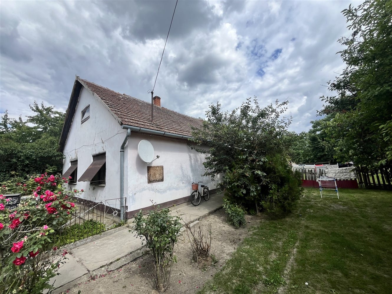 Zsadányban tégla építésű jó állapotú 2 szobás családi ház eladó