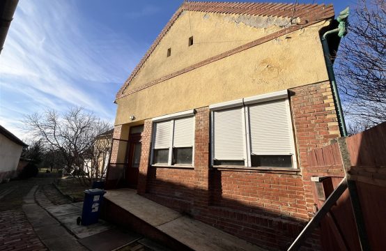 Gyulán Gyulavári elején 4 szobás kertes ház eladó