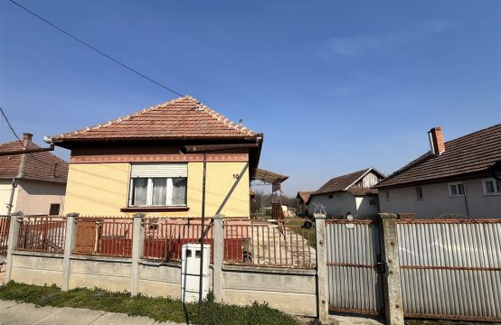 Kötegyánban jó állapotú, tégla építésű kertes családi ház eladó