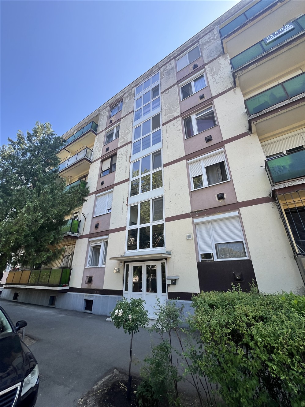 Eladó felújított, erkélyes I. emeleti lakás Debrecen belvárosától 10 percre!