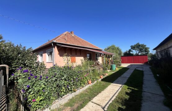 Sarkad egyik legjobb részén tágas, felújított tégla építésű 3 szobás családi ház ELADÓ!