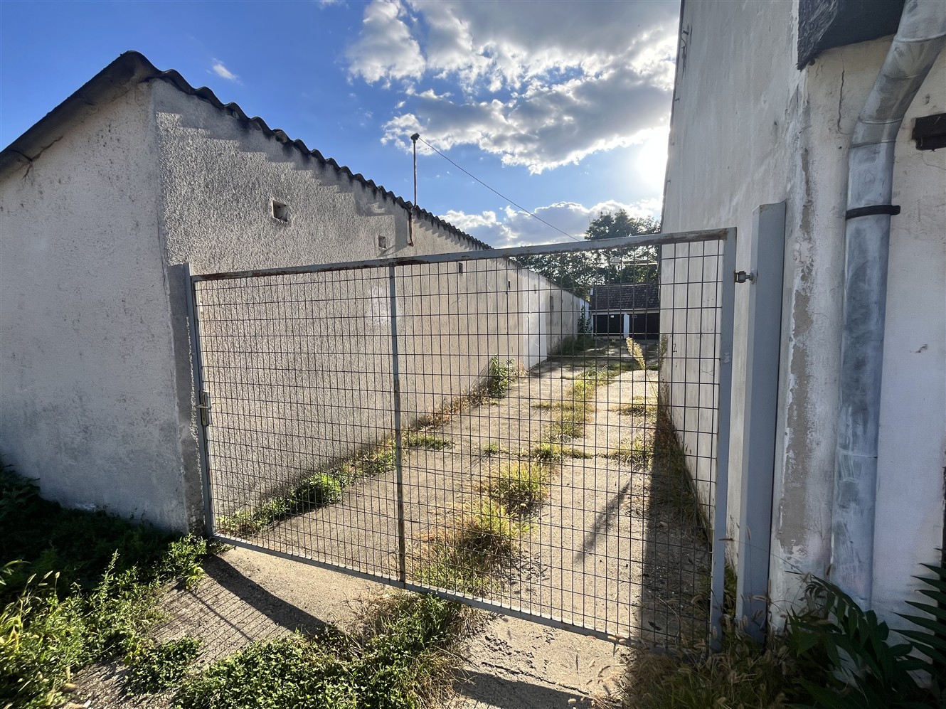 Gyula Magyarváros városrészen lévő garázssoron 17 nm-es garázs eladó