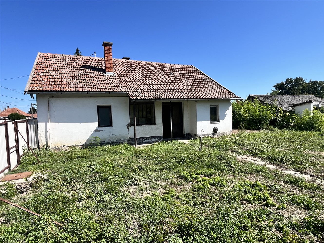 Sarkad teleki részén felújítandó 2 szobás 60 nm-es kertes ház eladó