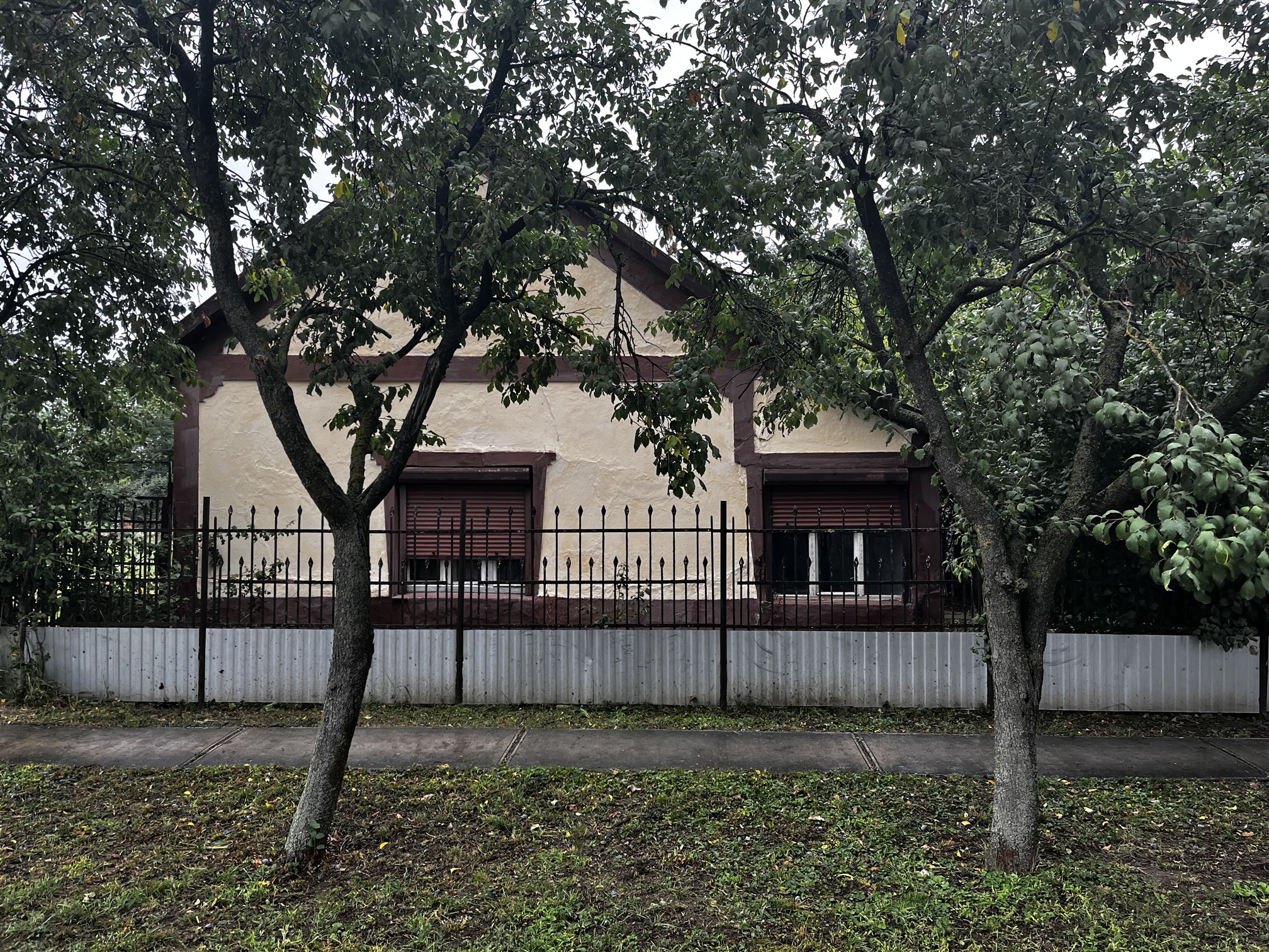 Zsadányban felújítandó 2 szobás kertes ház eladó