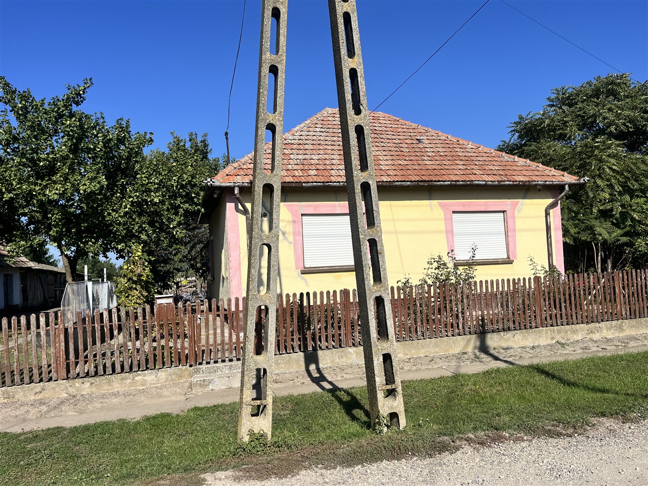 Sarkad teleki részén felújítandó 100 nm-es, tégla építésű családi ház eladó