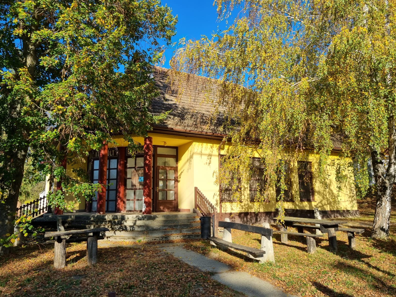 Visz településen a Balatontól 10 km-re családi házzá is alakítható 202 nm alapterületű ingatlan eladó